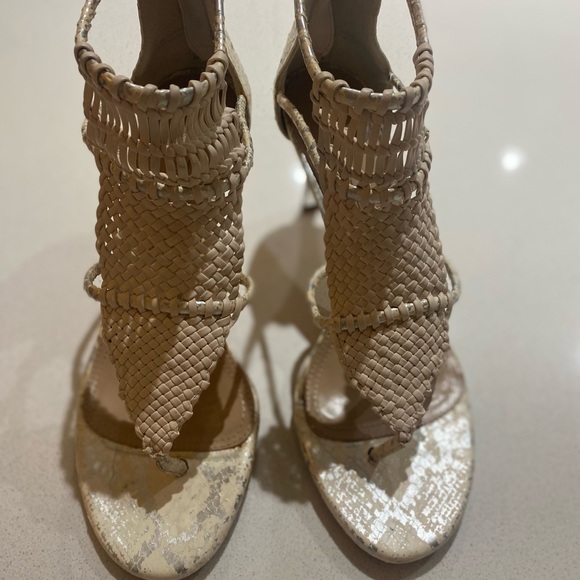 BCBGMaxazaria shoes - Picture 3 of 6